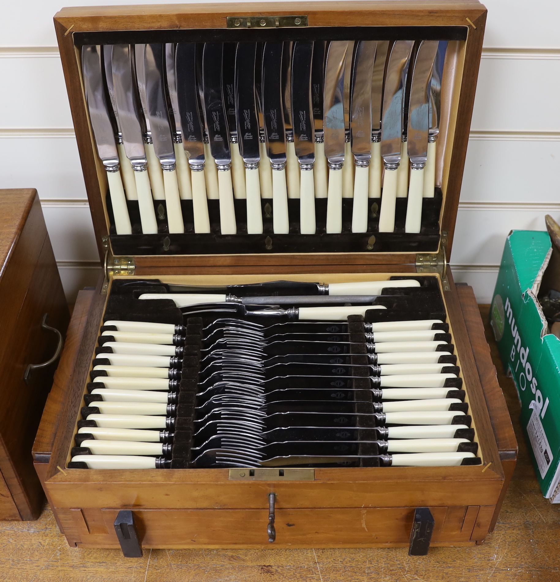 An Art Deco style lewis rose and co Sheffield canteen of cutlery, 45cm wide